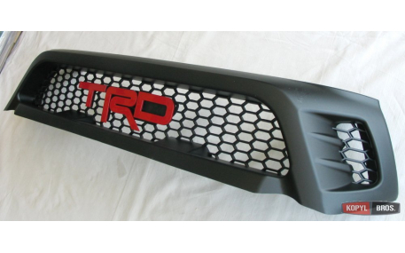 Решетка радиатора Toyota Hilux 2015-2017