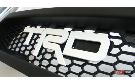 Решетка радиатора Toyota Hilux 2015-2017