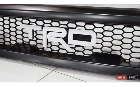 Решетка радиатора Toyota Hilux 2015-2017