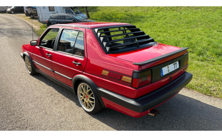 Накладка на заднее стекло Volkswagen Jetta