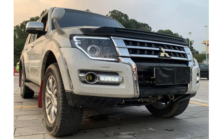 Фары передние Mitsubishi Pajero Wagon 4