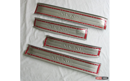 Накладки на пороги Toyota Hilux