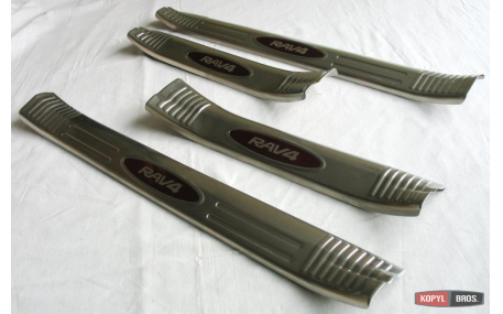 Накладки на пороги Toyota RAV4