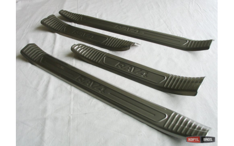 Накладки на пороги Toyota RAV4