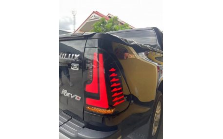 Фонари задние Toyota Hilux