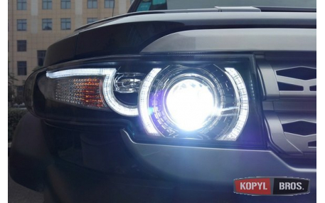 Фары передние Toyota FJ Cruiser