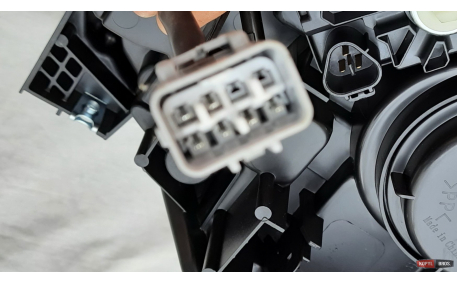 Фары передние Toyota Tundra 2014-2021