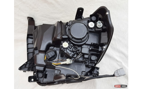 Фары передние Toyota Tundra 2014-2021