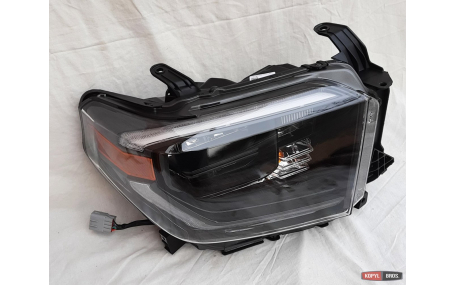 Фары передние Toyota Tundra 2014-2021