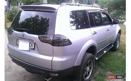 Фонари задние Mitsubishi Pajero Sport