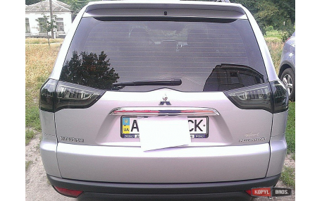 Фонари задние Mitsubishi Pajero Sport