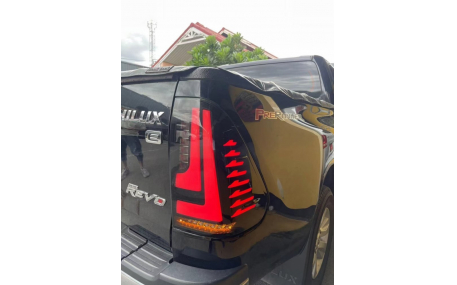 Фонари задние Toyota Hilux