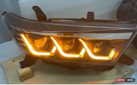 Фары передние Toyota Highlander