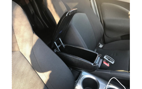 Подлокотник Nissan Juke