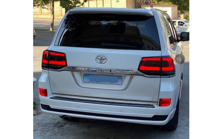 Фонари задние Toyota Land Cruiser 200