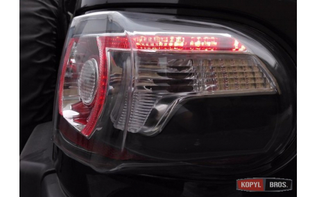 Фонари задние Toyota FJ Cruiser