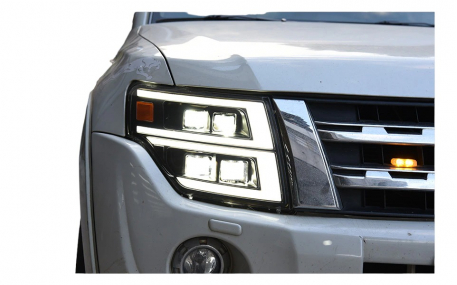 Фары передние Mitsubishi Pajero Wagon 4