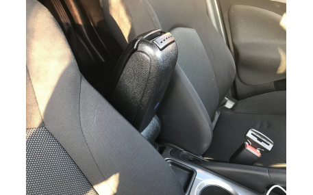 Подлокотник Nissan Juke