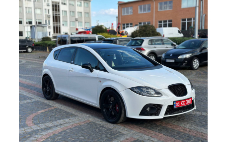 Бампер передний Seat Leon
